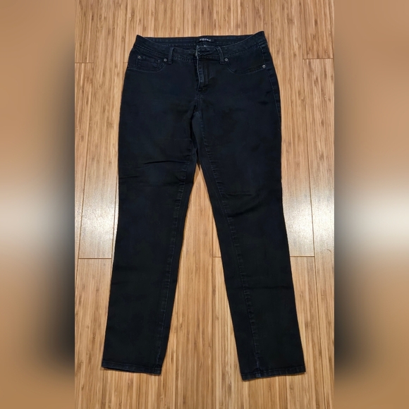 Roz & Ali Women's Black Jeans - Picture 1 of 8